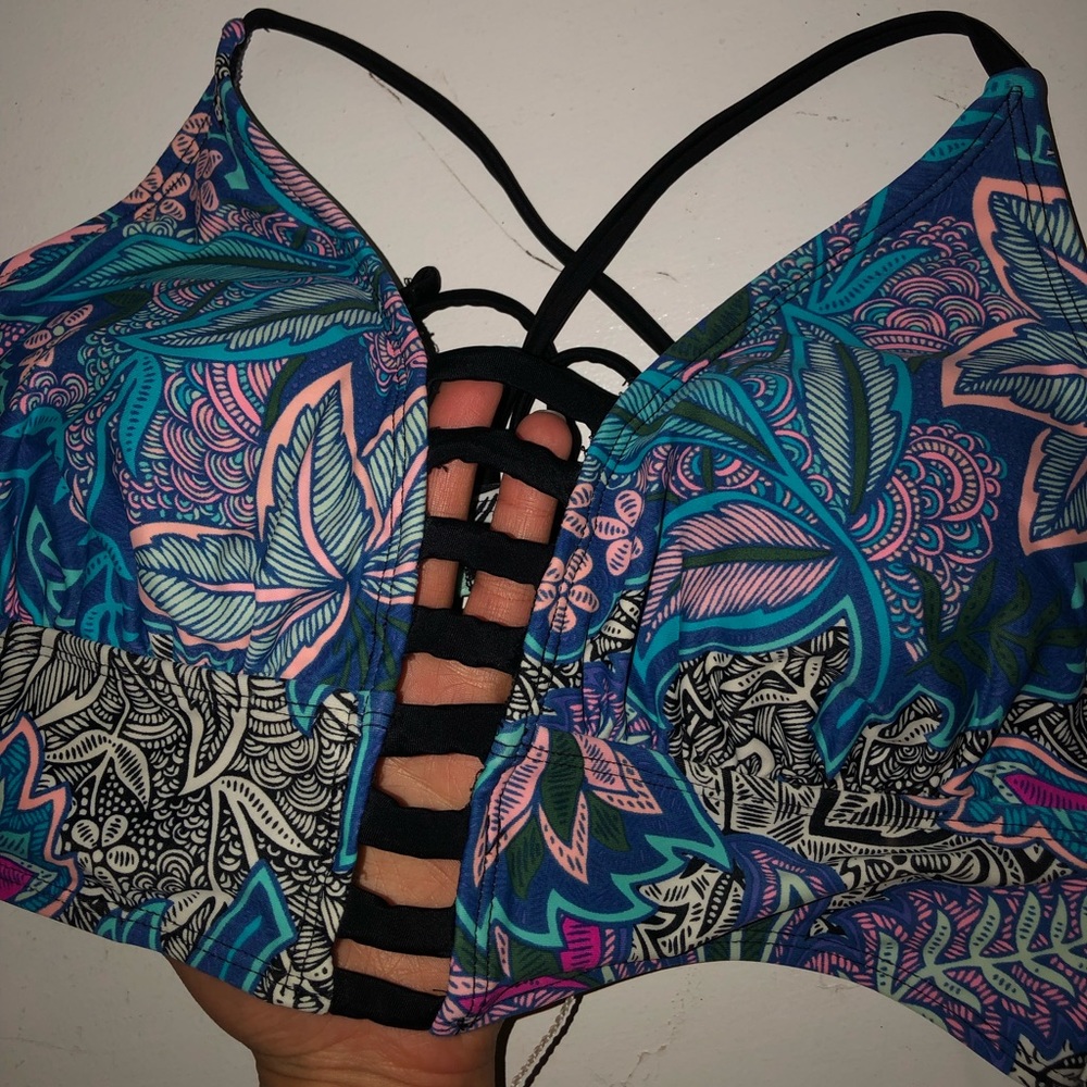 Patterned bikini top